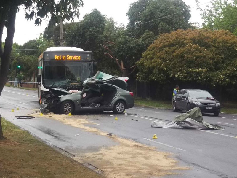 bus crash into car