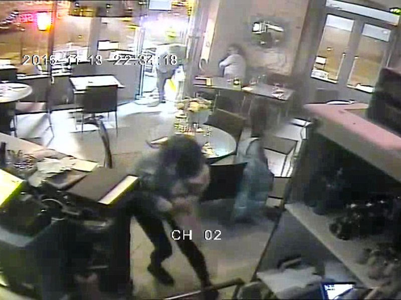 Paris attacks cafe