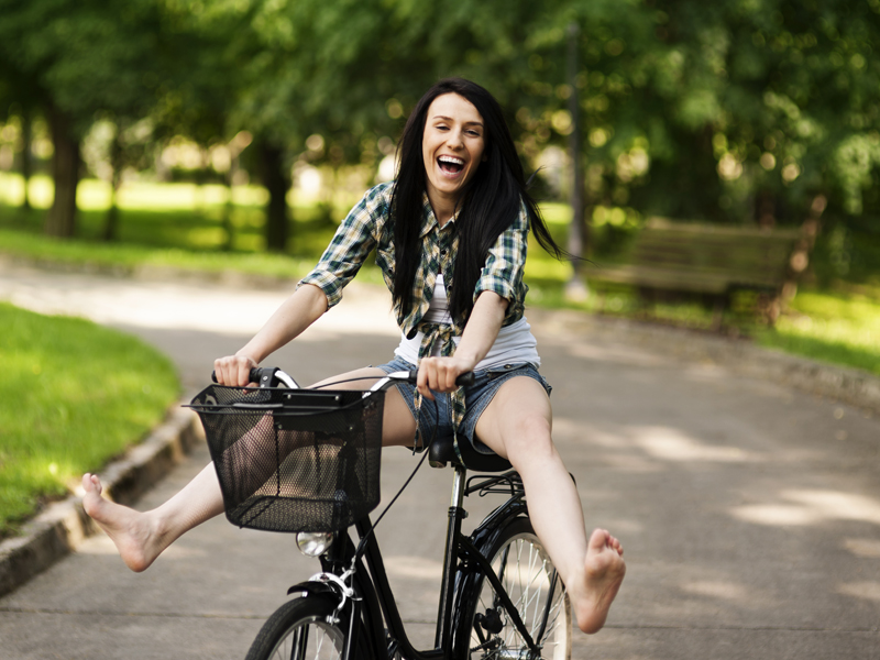 no helmet cyclist