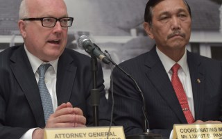 Mr Brandis and Indonesia's Coordinating Minister for Political, Legal and Security Affairs Luhut Panjaitan.