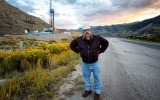 us shale oil worker