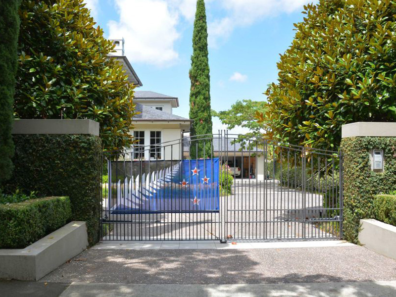 The alternative flag on the PM's house gate.