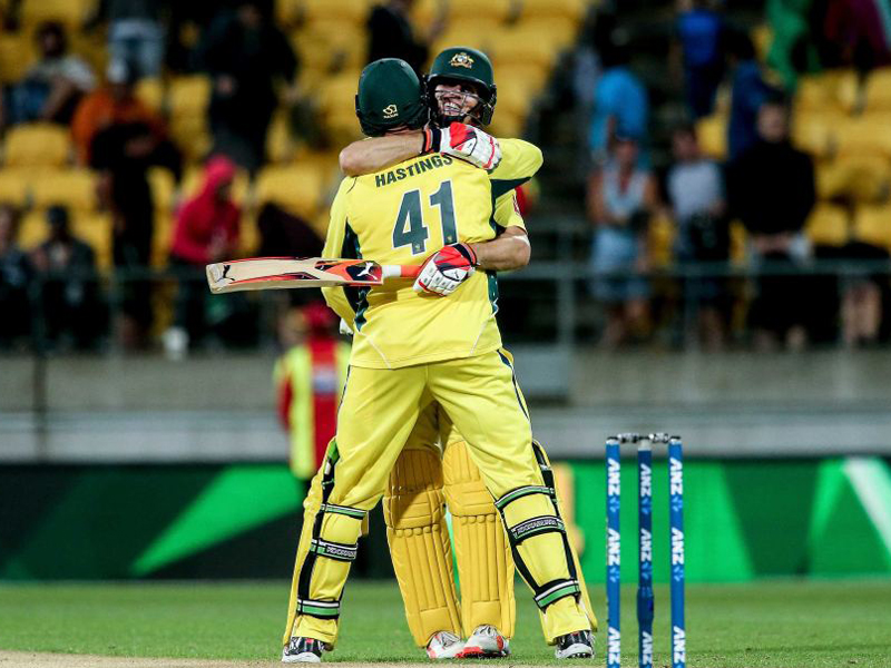 Mitchell Marsh hugs Hastings after victory over NZ