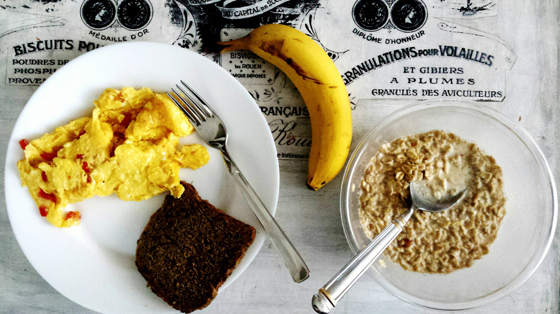 Breakfast cereal, banana and egg