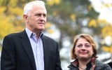 Malcolm Turnbull tours the marginal seat of Indi with Sophie Mirabella.