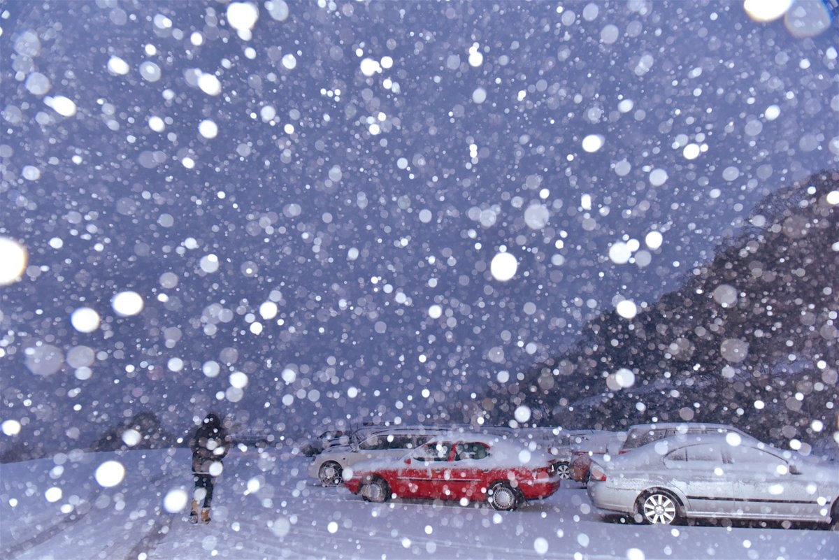 Snow, hail, thunder, wind on its way for Victoria.