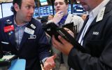 Traders on the floor of the New York Stock Exchange (NYSE). Photo: Getty.
