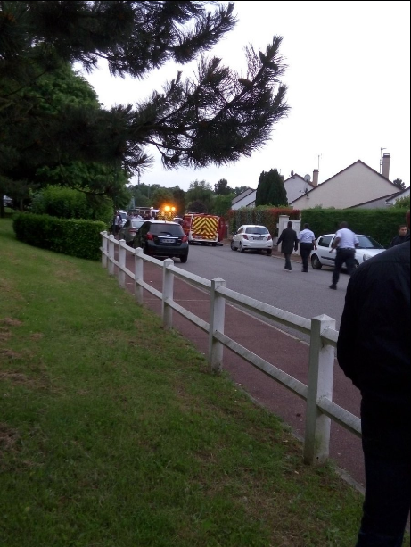 Policeman, wife and IS attacker dead after hostage situation in France.