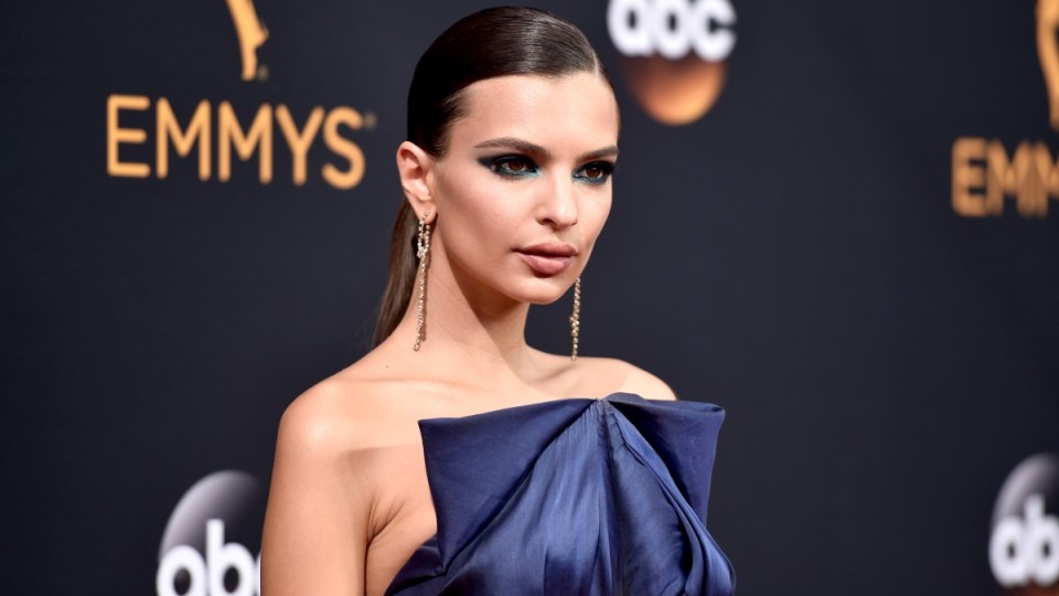 emmys emily ratajkowski