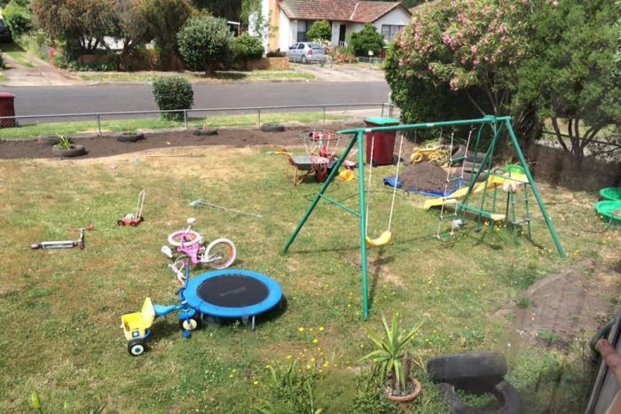 Community rallies for deplorable front garden