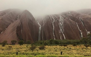 Uluru flash flooding