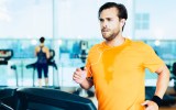 manrunningontreadmill