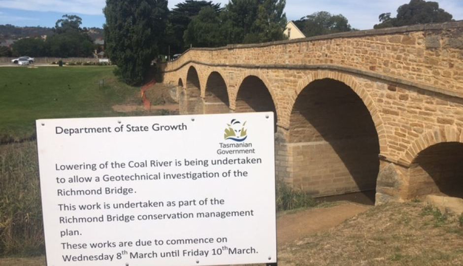 Sign notifying conservation works at Richmond Bridge