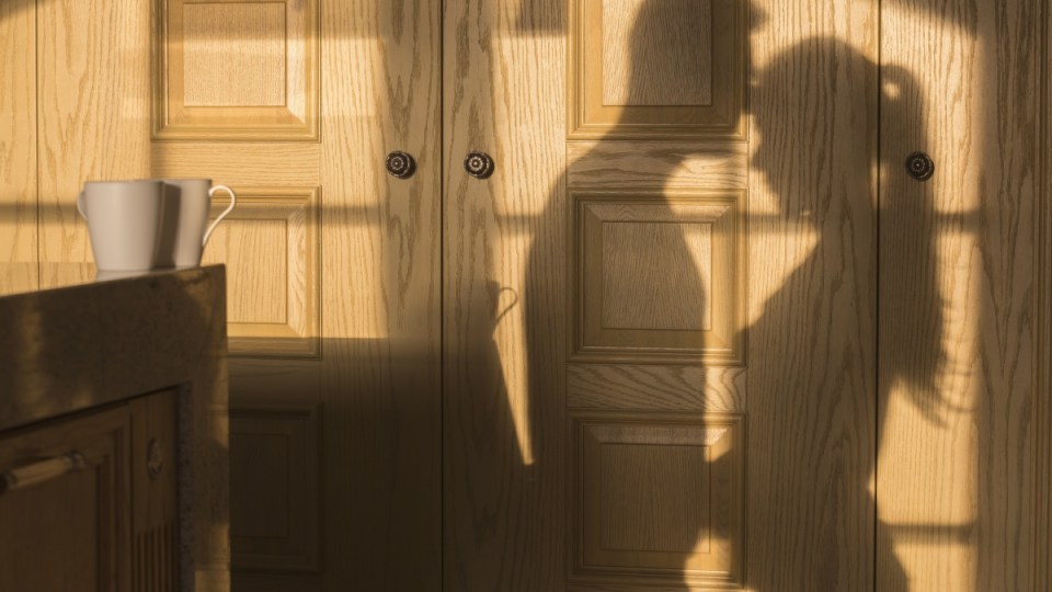 couple silhouette house