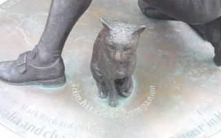 Statue of Trim the cat