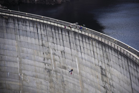 Gordon Dam abseiling