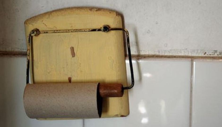 An empty toilet roll