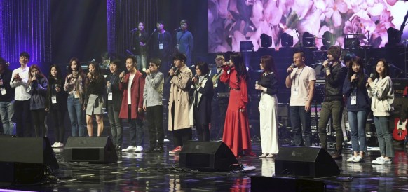 Kim Jong-un attends K Pop concert