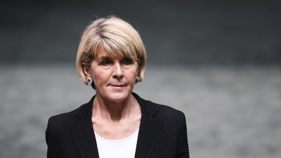 Julie Bishop to remain in parliament