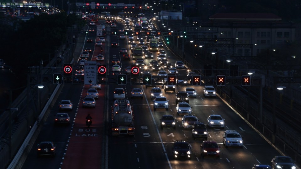 road-traffic-sydney-night