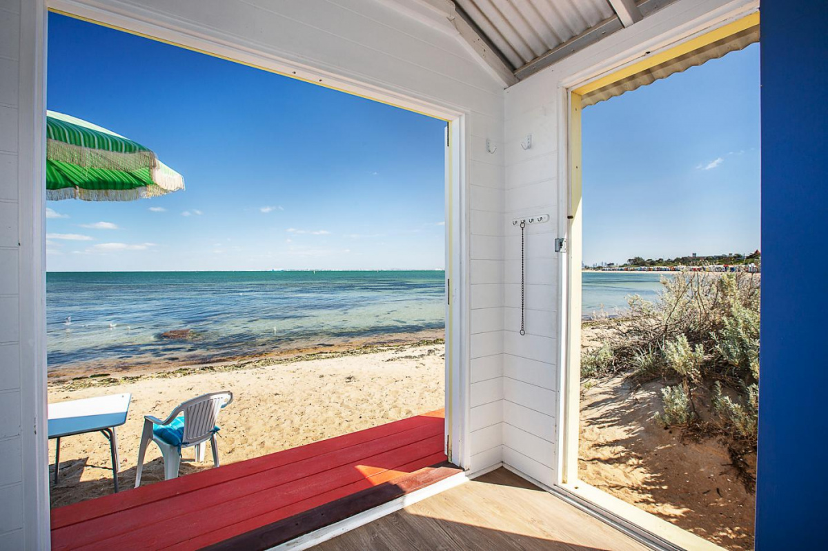 weekend auctions March 23