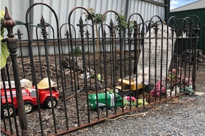 toys toddlers grave