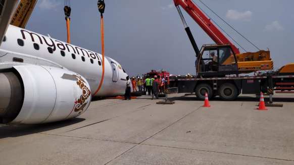 myanmar plane no wheels