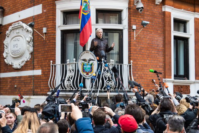 Assange to face extradition to sweden