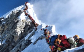 everest fatal queue