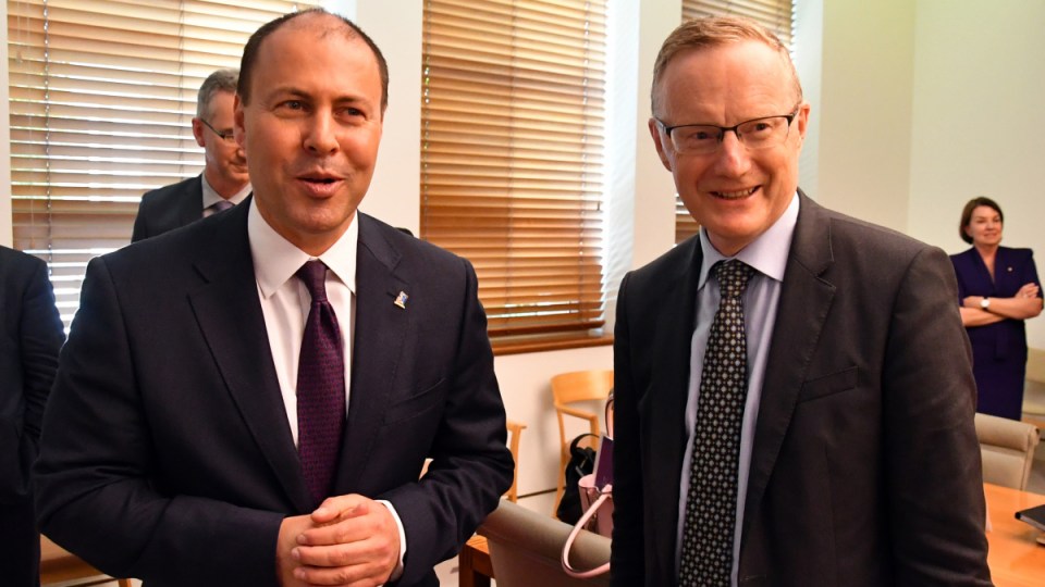 federal government and Reserve Bank at loggerheads