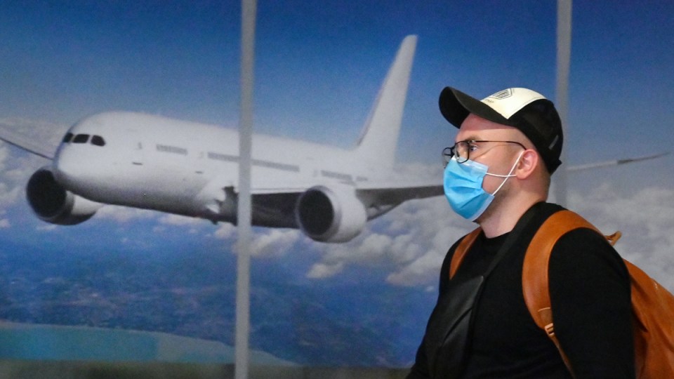 airport workers masks coronavirus