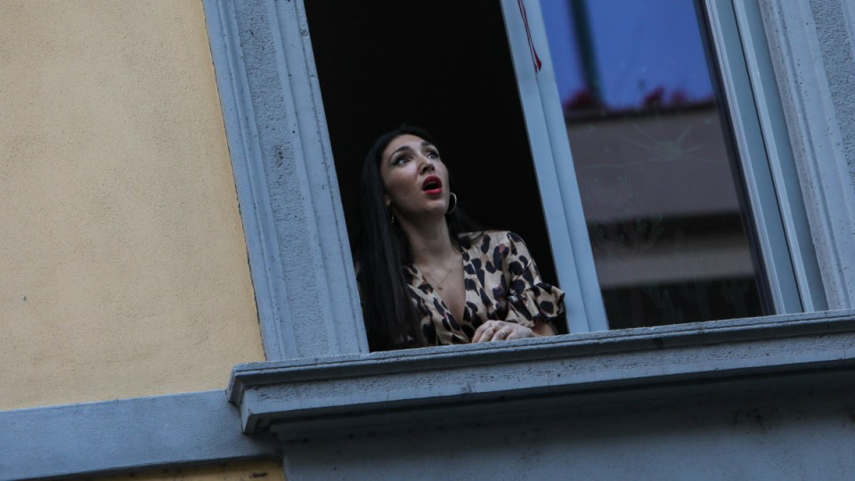 Italy sings on balconies