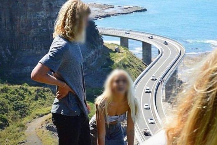 sea cliff bridge selfies
