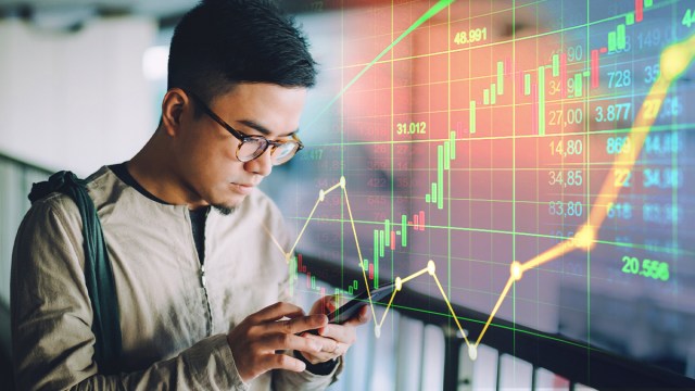 Novice investors are being warned against trying to time the market. 