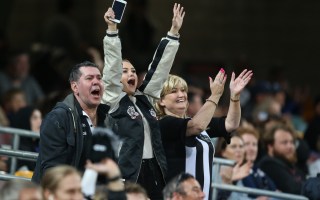 victoria crowds masks