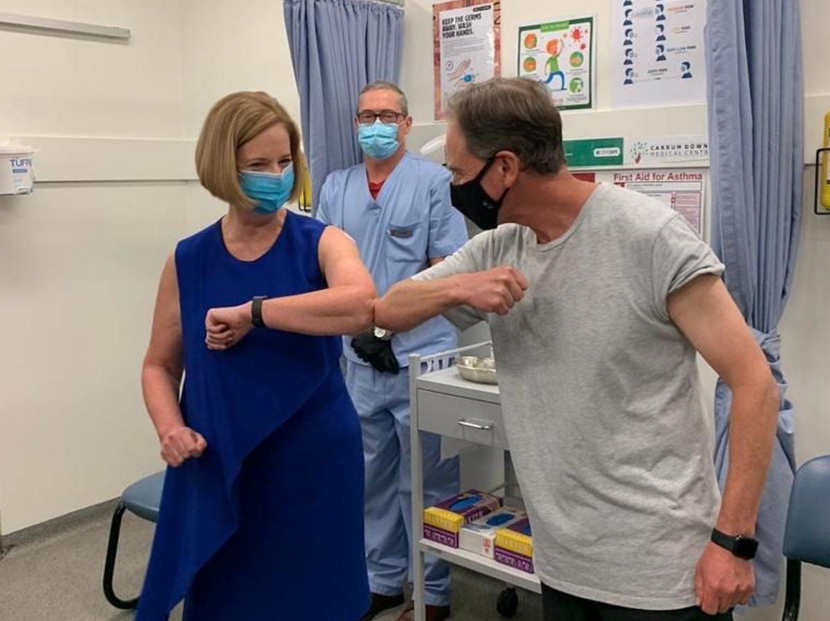 Julia Gillard and Greg Hunt get vaccinated
