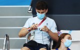 tom daley diver knitting
