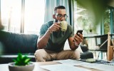 robo-advice man mobile phone financial planning