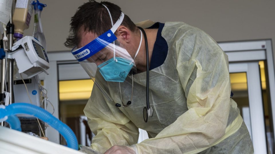Dr. Darcy Mainville, intensivist for critical care, checking on a covid patient inside the ICU at Adventist Health Glendale