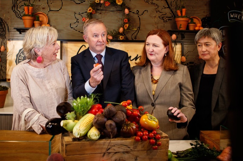 Anthony Albanese met Maggie Beer on the campaign trail in Adelaide.
