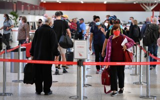 qantas delays