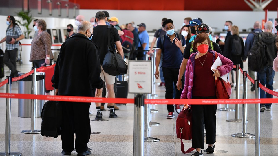 qantas delays