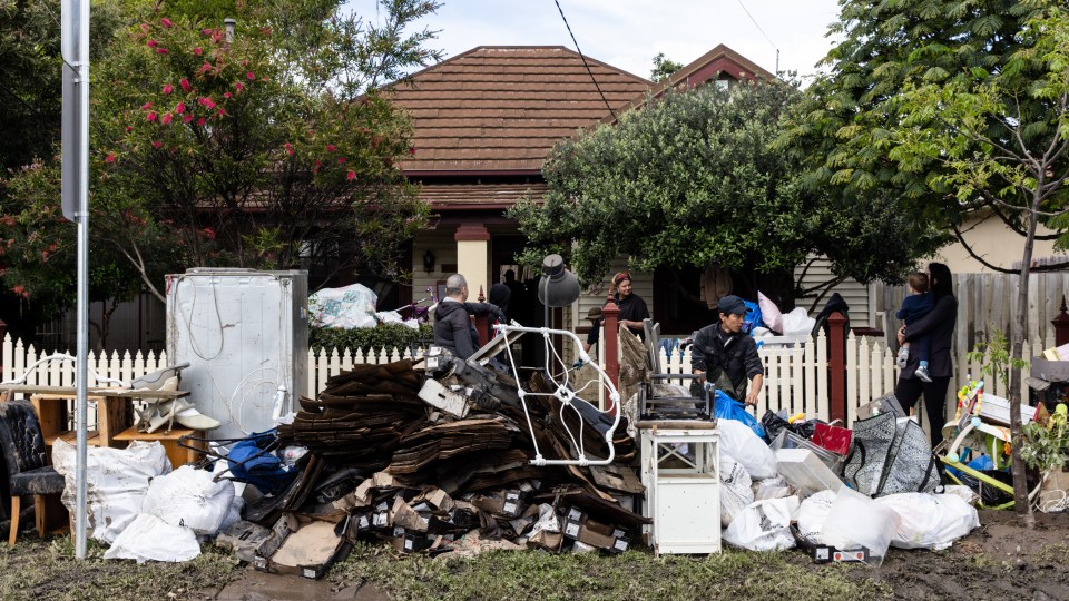 flood maribyrnong looter