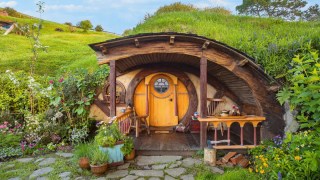hobbiton airbnb