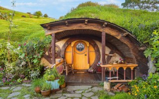 hobbiton airbnb