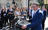 daniel andrews quits