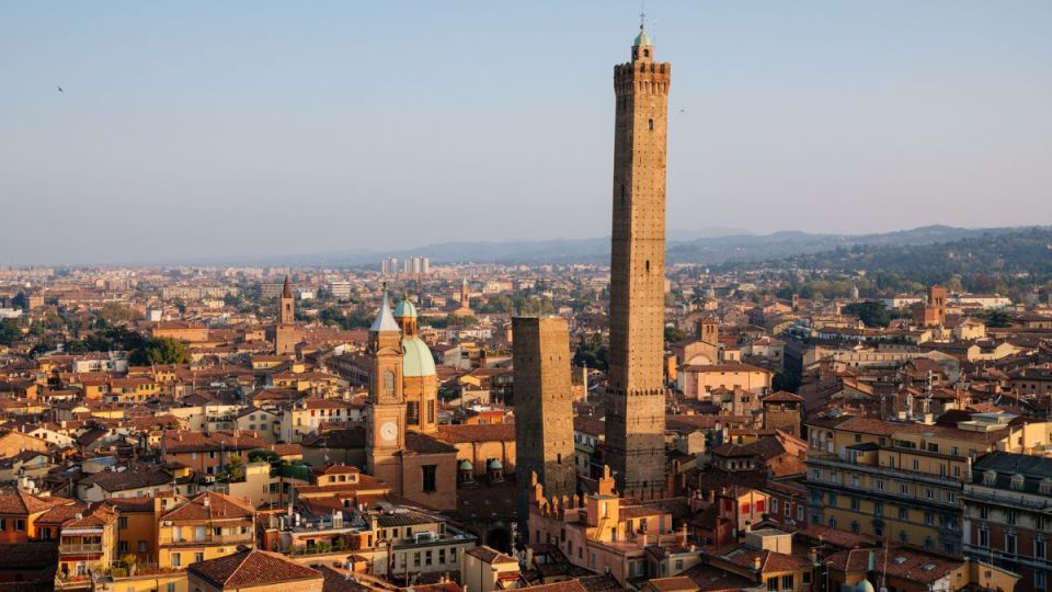 leaning tower