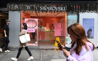 retail Swarovski