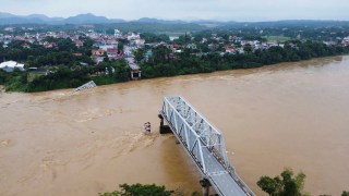 vietnam typhoon bridge